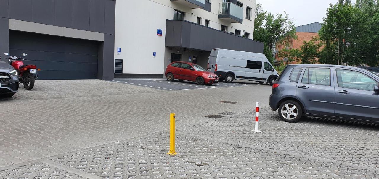 Apple - Mickiewicza Prywatne Miejsce Parkingowe *
